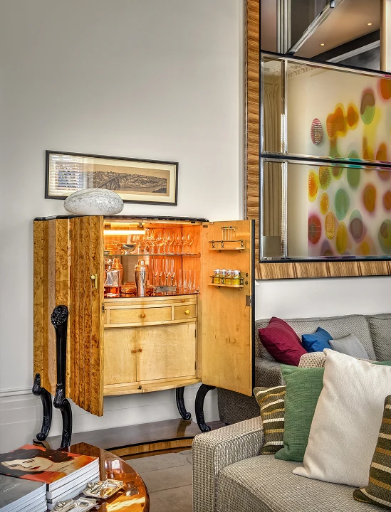 Bachelor´s house in London Left Image 5