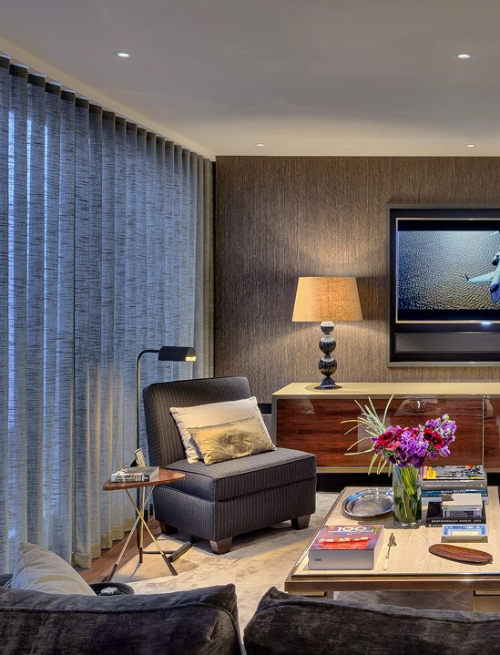 Bachelor´s house in London Left Image 11