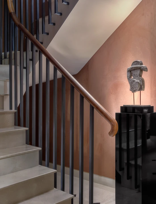 Bachelor´s house in London Left Image 9