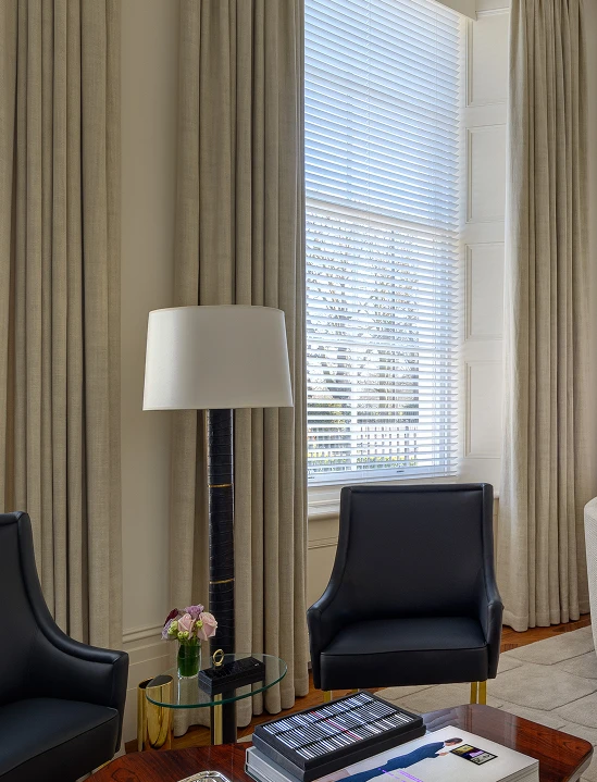 Bachelor´s house in London Left Image 3