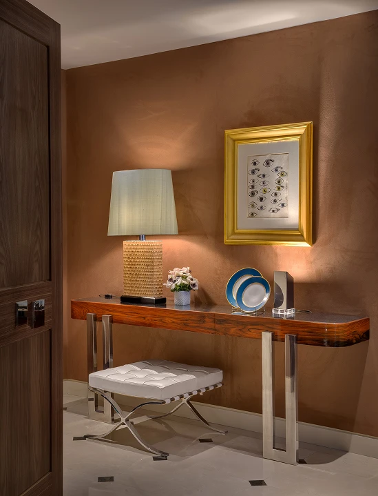 Bachelor´s house in London Left Image 1