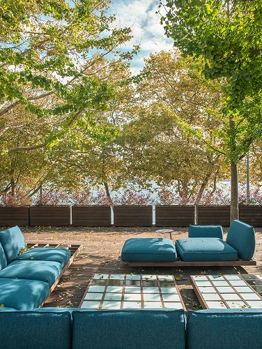 House over the river  Mobile Image 30