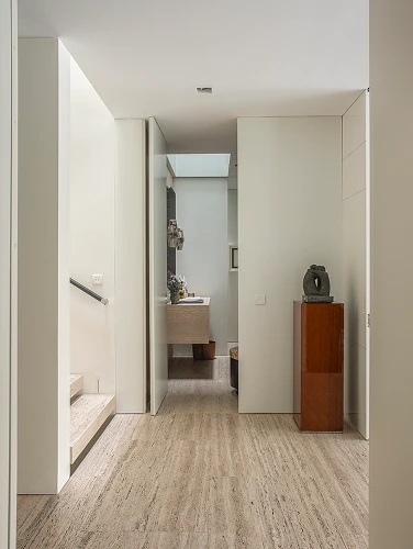 House over the river  Mobile Image 17