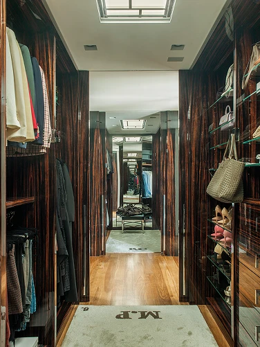 House over the river  Mobile Image 21