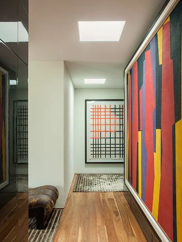 House over the river  Mobile Image 5